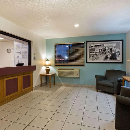 Super 8 By Wyndham Lexington Park/California Area Hotel Exterior foto